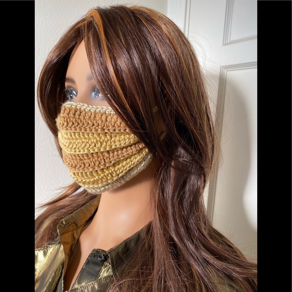 Hand-knitted Face Mask - Picture 3 of 10